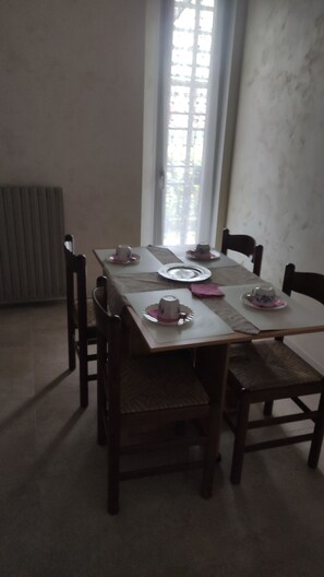 A dining table set with plates, cups, and a teapot. - Nice room, bathroom, outdoor space for the summer. Highway, airport, hospitals (Madone)