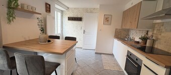 Ground-floor apartment with a terrace and private parking.