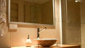 Bathroom - ALEHUE Casa de Montaña (VILLA LA ANGOSTURA)