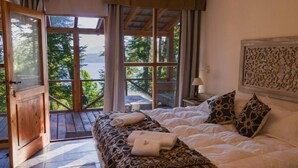 In-room safe, blackout curtains, free WiFi - ALEHUE Casa de Montaña (VILLA LA ANGOSTURA)