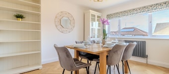 Family Friendly 4 Bedroom House in Rayleigh