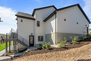 A modern two-story house with a flat roof, a front staircase, and a small porch area. - Gorgeous 3-bedroom 3-bath (Park City)