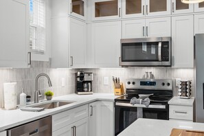 Coffee/tea maker, fridge, microwave, oven