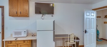Walkable Dual-Unit Main St Gem Near Lake Cochrane