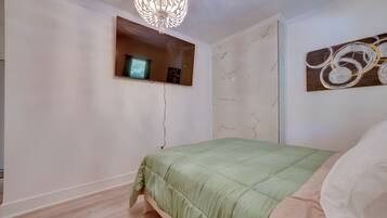 Desk, Internet, bed sheets
