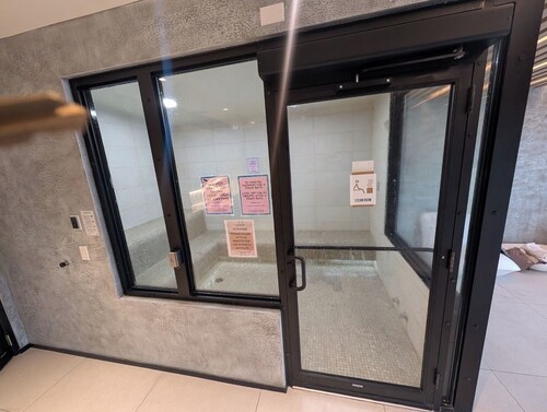 Cozy 1-bedroom condo with AC in superb Toronto location
