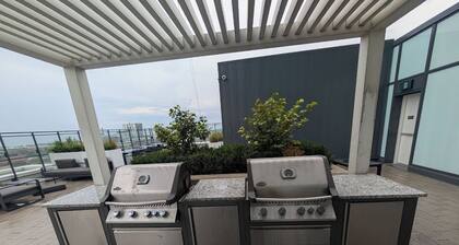 Cozy 1-bedroom condo with AC in superb Toronto location