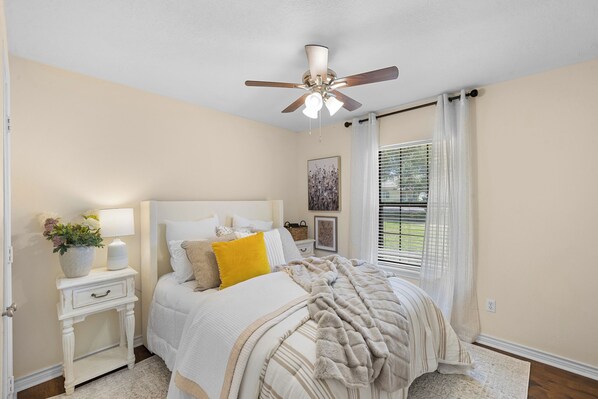 3 bedrooms, desk, iron/ironing board, WiFi
