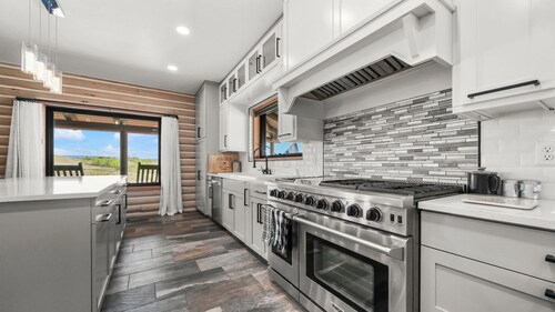 Great Divide Lodge - Luxury Colorado Country Retreat Near Grand Junction