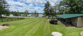 Adorable 2-bedroom lodge with AC in lovely Hillsboro