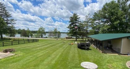 Adorable 2-bedroom lodge with AC in lovely Hillsboro