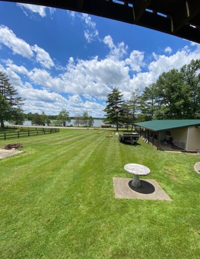 Adorable 2-bedroom lodge with AC in lovely Hillsboro