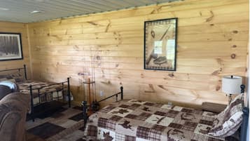 2 bedrooms, WiFi (free), bed sheets