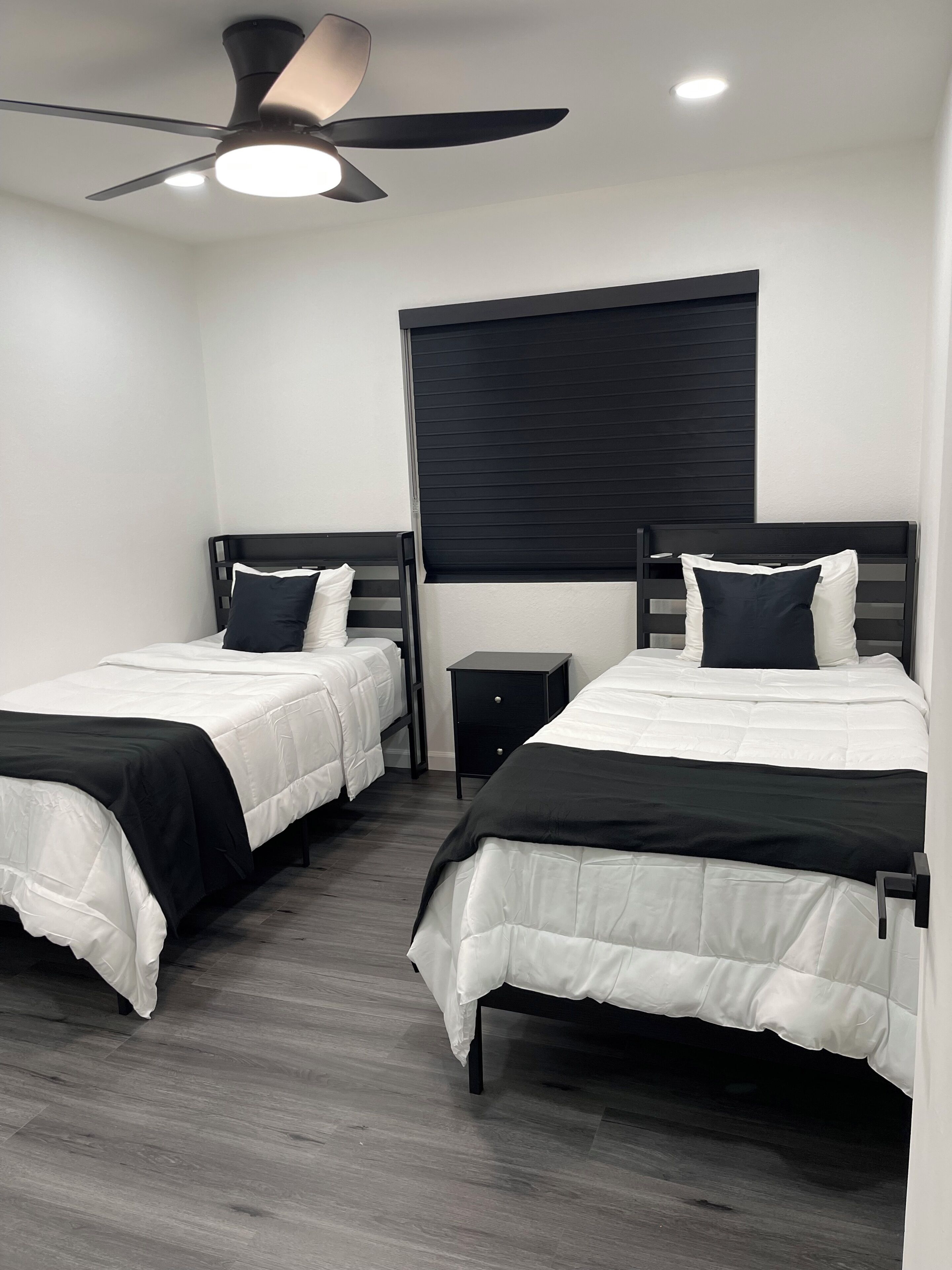4 bedrooms, iron/ironing board, WiFi