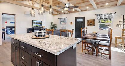 Adorable 2-bedroom farmhouse in charming Placerville