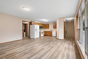 Private kitchen - Stay in Woodbury, Minnesota. Comfort & Convenience (Woodbury)