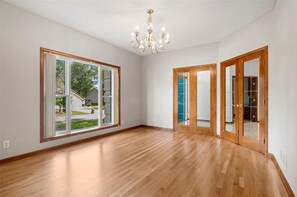 Interior - Stay in Woodbury, Minnesota. Comfort & Convenience (Woodbury)