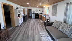 Unclassified image, 4 of 18, button - Cozy 2-bedroom house in Eminence with AC. Located in the heart of town!! (Eminence)