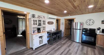 Cozy 2-bedroom house in Eminence with AC. Located in the heart of town!!