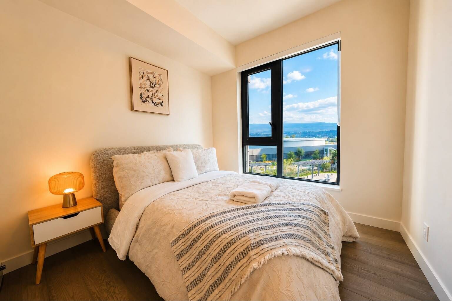 2 habitaciones, tabla de planchar con plancha, wifi y ropa de cama 