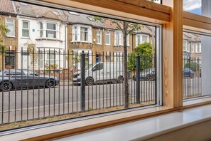 Interior - Modern 1BR | Sleeps 6 | Free Parking (London)