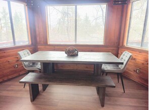 Dining - Cozy place close to ski resorts, lake, town & golf (Big Bear)