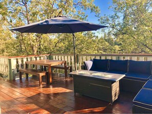 Outdoor dining - Cozy place close to ski resorts, lake, town & golf (Big Bear)