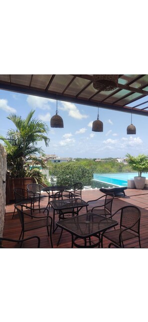 Outdoor dining - Luxurious 2BR Penthouse-Tulum with private rooftop & pool. Great location/views. (Tulum)