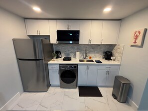 Coffee/tea maker, fridge, microwave, cookware/dishes/utensils - Perfect Studio Retreat - Near RSW - Airport - Beaches - I-75 (Fort Myers)
