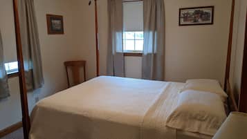 2 bedrooms, WiFi (free), bed sheets