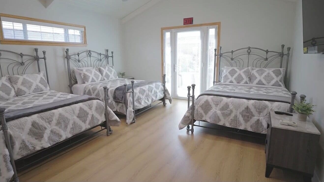 3 bedrooms, iron/ironing board, WiFi, bed sheets