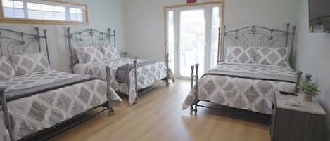 3 bedrooms, iron/ironing board, WiFi, bed sheets
