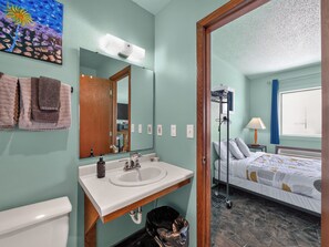 Quadruple Room | Bathroom