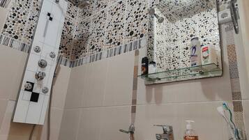 Comfort Apartment | Bathroom