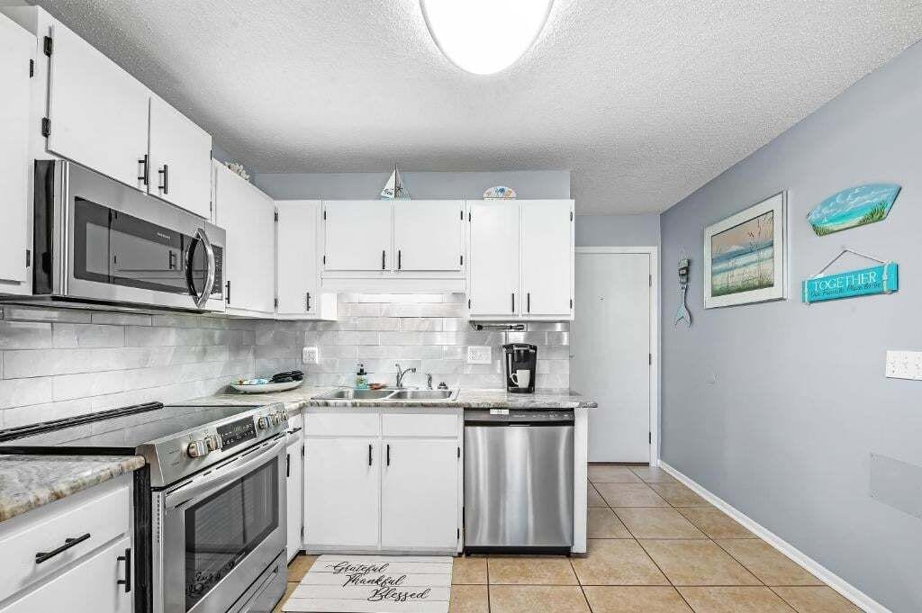 Condo, Multiple Beds, Partial Ocean View (Gulf Shores Plantation 3215) | Private kitchen