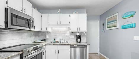 Condo, Multiple Beds, Partial Ocean View (Gulf Shores Plantation 3215) | Private kitchen