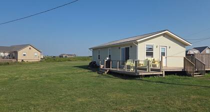 Seaside Cottage just minutes from the beach!