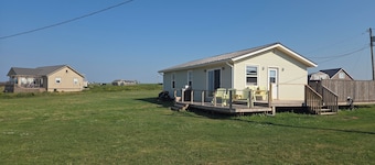 Seaside Cottage just minutes from the beach!