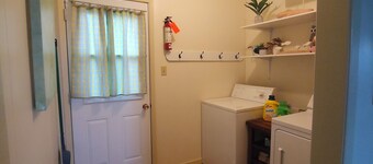 Seaside Cottage just minutes from the beach!