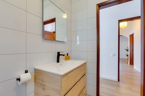 Hårtørrer, håndklæder, Toiletpapir