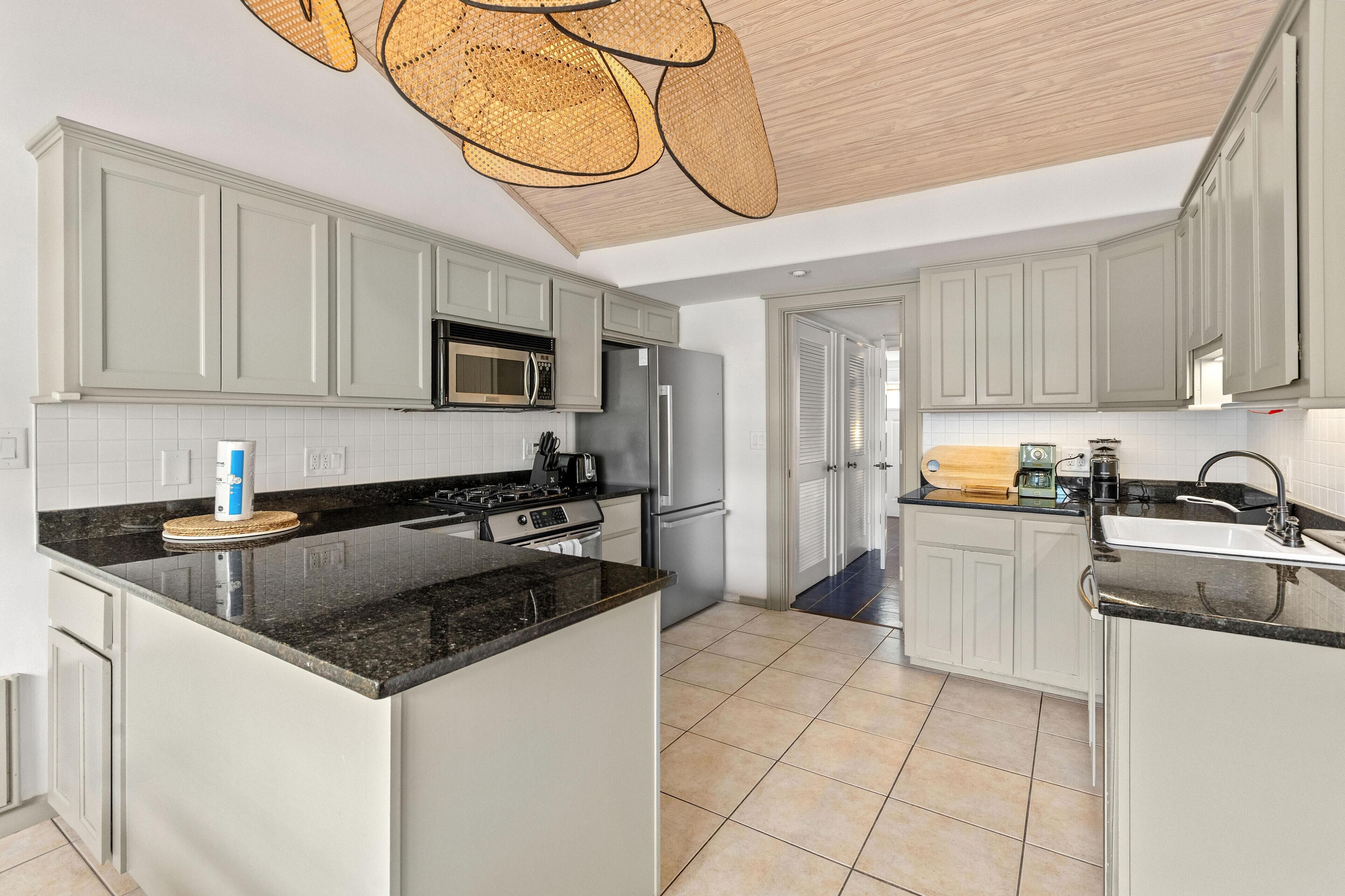 House, Multiple Beds (1111 Simmons St - MTP) | Private kitchen