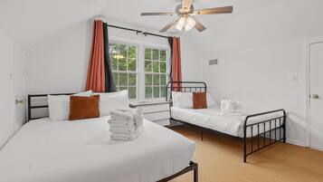 House, Multiple Beds (Six Mile Abode-5 Miles to Beach-Huge ) | 4 bedrooms