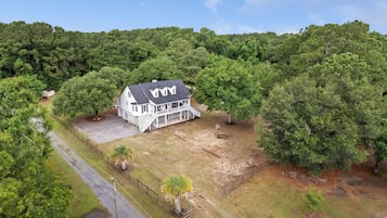 House, Multiple Beds (Six Mile Abode-5 Miles to Beach-Huge ) | Exterior