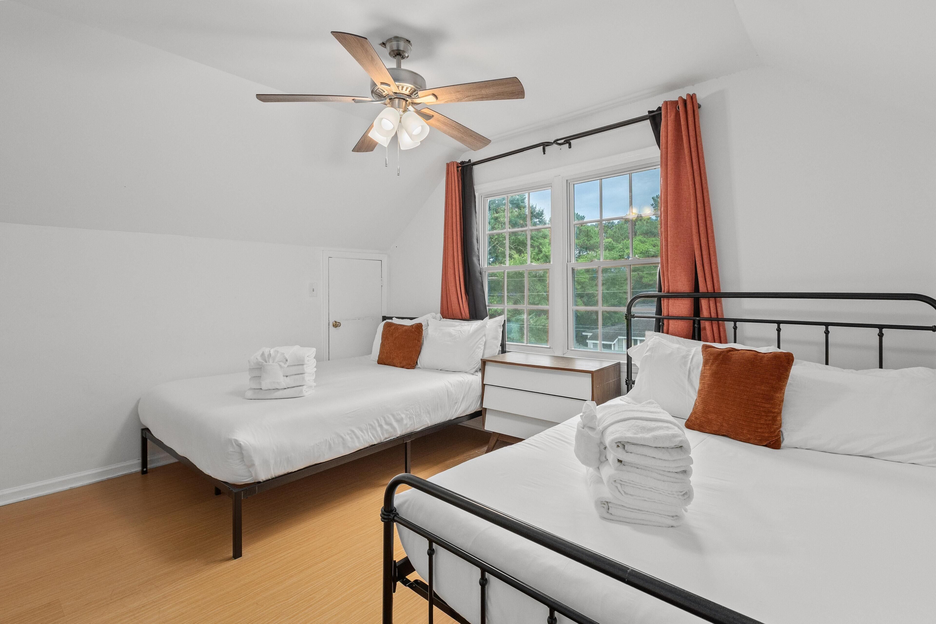 House, Multiple Beds (Six Mile Abode-5 Miles to Beach-Huge ) | 4 bedrooms