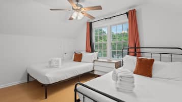 House, Multiple Beds (Six Mile Abode-5 Miles to Beach-Huge ) | 4 bedrooms