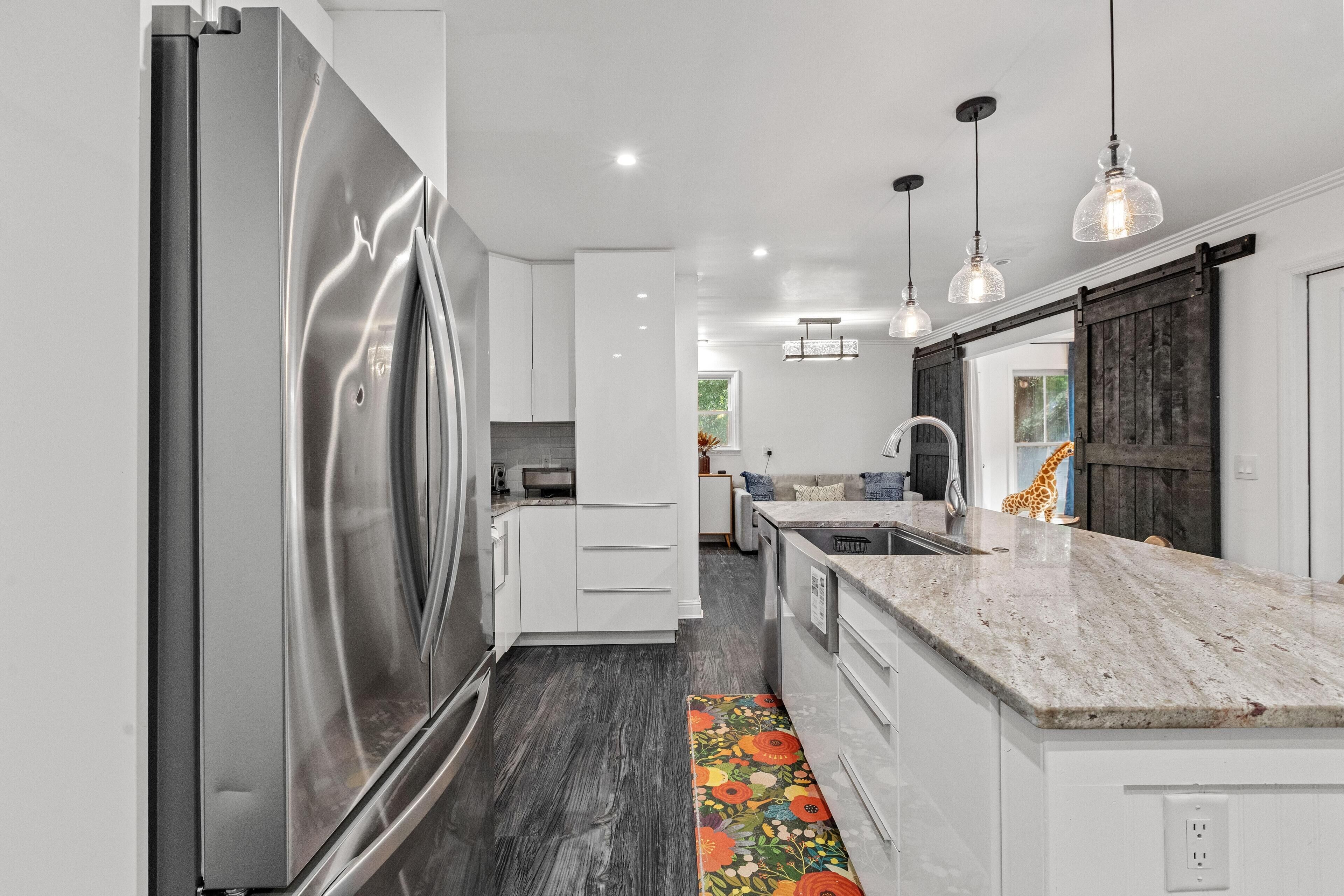 House, Multiple Beds (Six Mile Abode-5 Miles to Beach-Huge ) | Interior