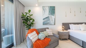 Smart TV - R1503 Studio at Encantame Soleil with king bed for 2 in Puerto Peñasco. (Puerto Peñasco)