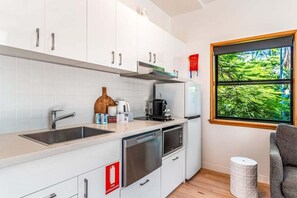Coffee/tea maker, fridge, microwave, oven