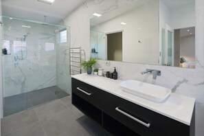 Shower, hair dryer, towels, shampoo