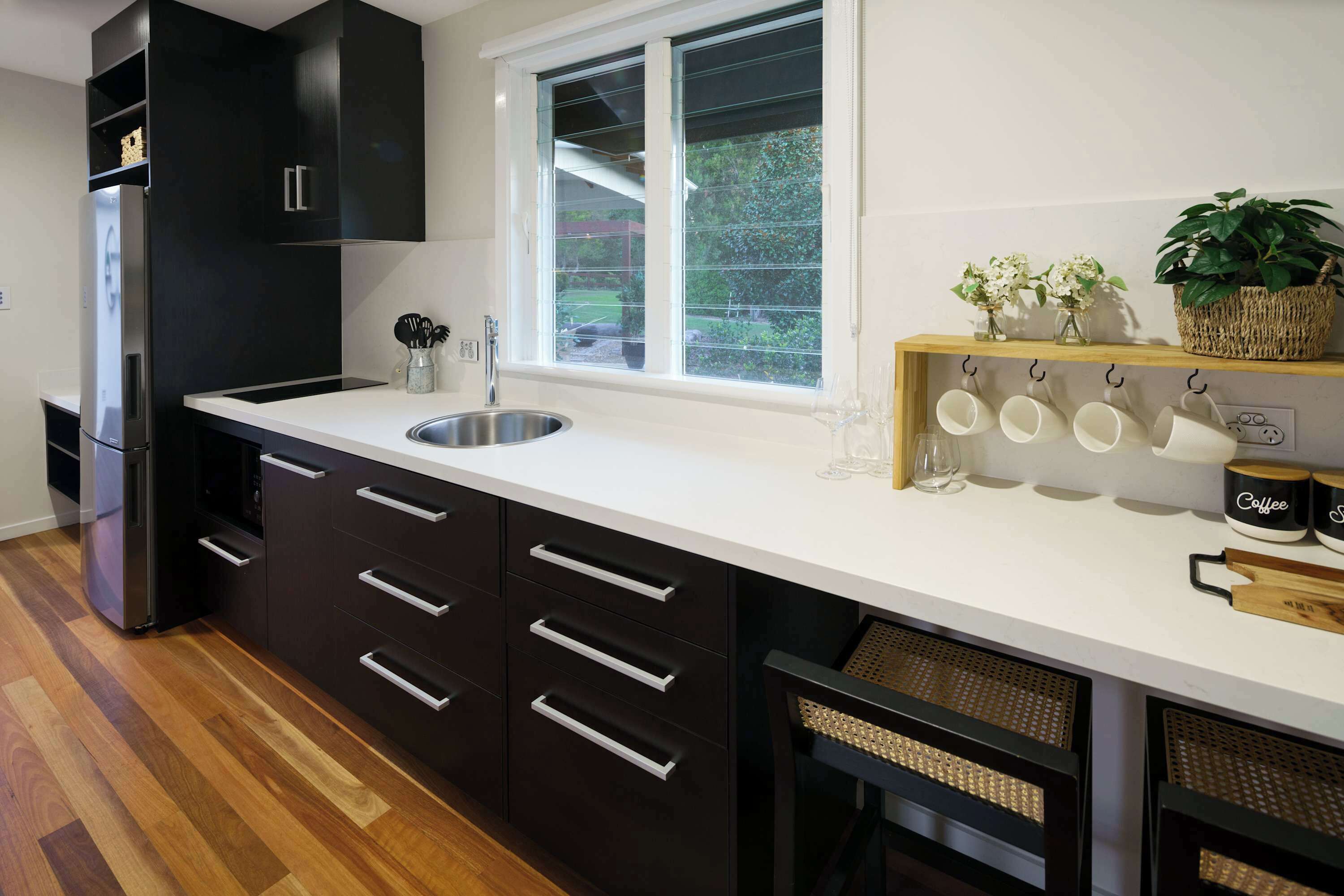 Coffee/tea maker, fridge, microwave, oven